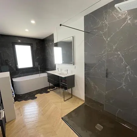 Magnifique Familiale De 200m2 4 Et Un Sauna *